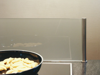 Glass shelf supports, mounting: On worktop