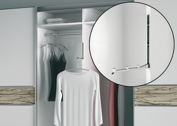 Garderobna kuka, od lijevanog cinka, za otklapanje, funkcija držanja u zatvorenom položaju pomoću magneta