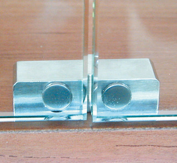 magnetni zatvarač, Nehrđajući čelik, sila prianjanja 1,8 kg, za uprešavanje